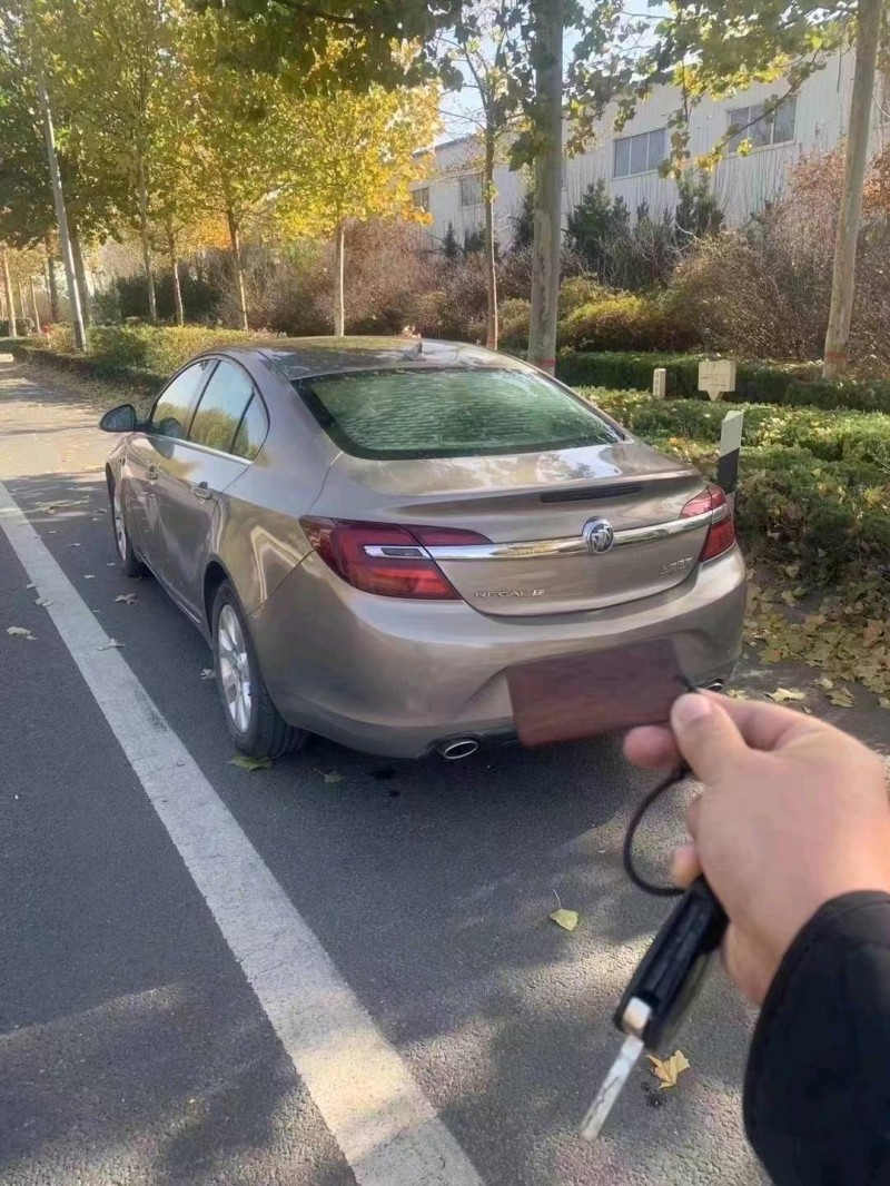 青岛14年别克君威7