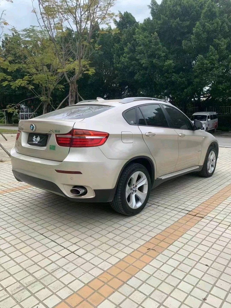 宜昌13年寶馬X4 M8