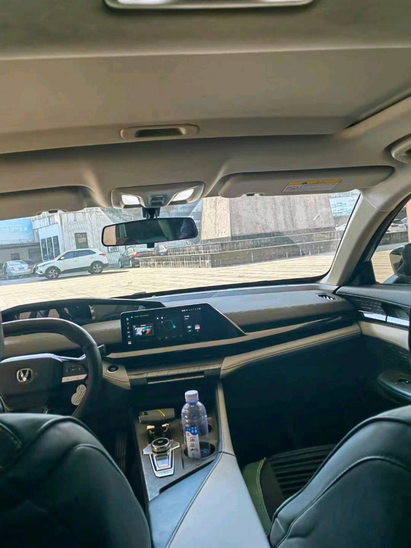 九江23年長安汽車UNI-V9