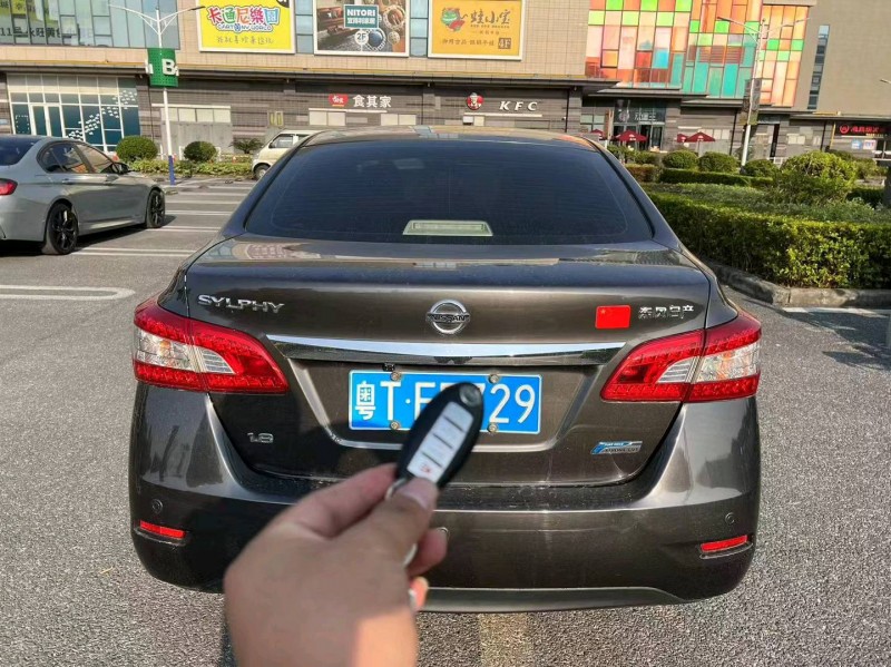 广州13年日产轩逸9