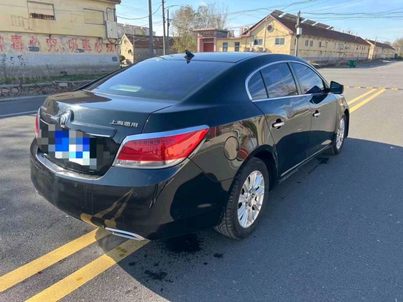 枣庄12年别克君越5