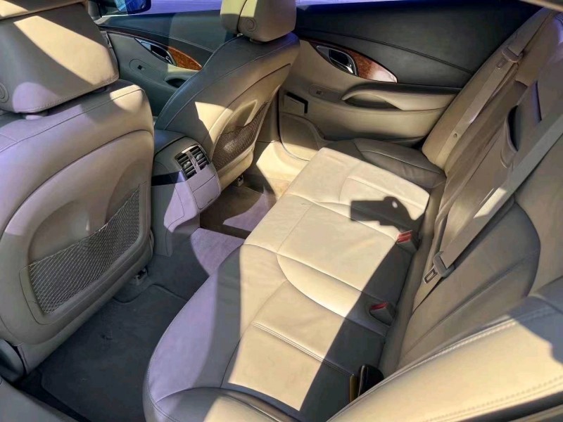 枣庄12年别克君越6