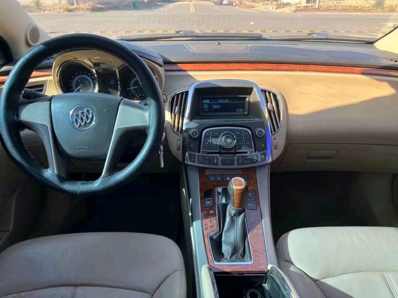 枣庄12年别克君越8