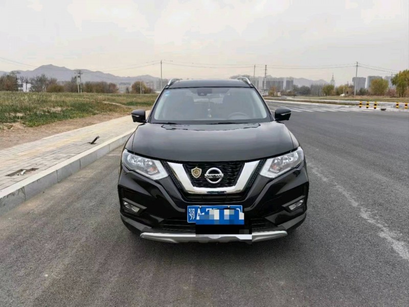 呼和浩特19年日產奇駿1