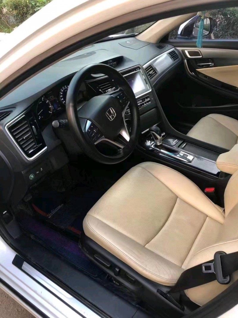 青岛16年本田思铂睿4