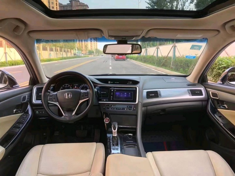 青岛16年本田思铂睿6