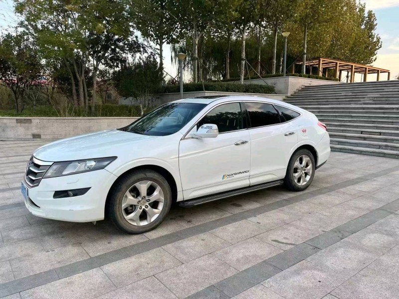 青岛13年本田思铂睿3