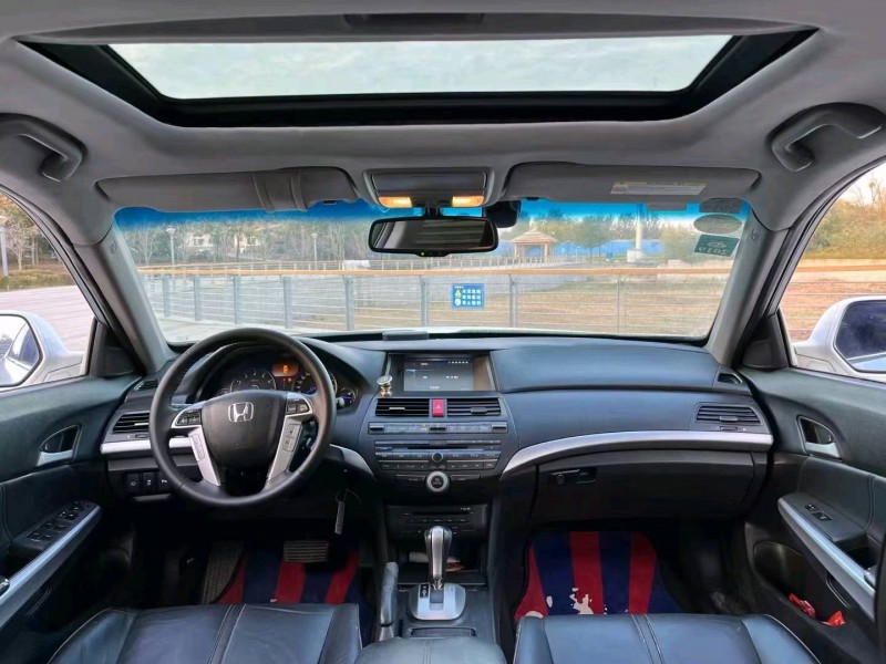 青岛13年本田思铂睿4