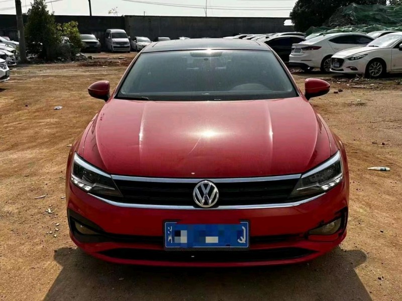 济南19年大众凌渡1