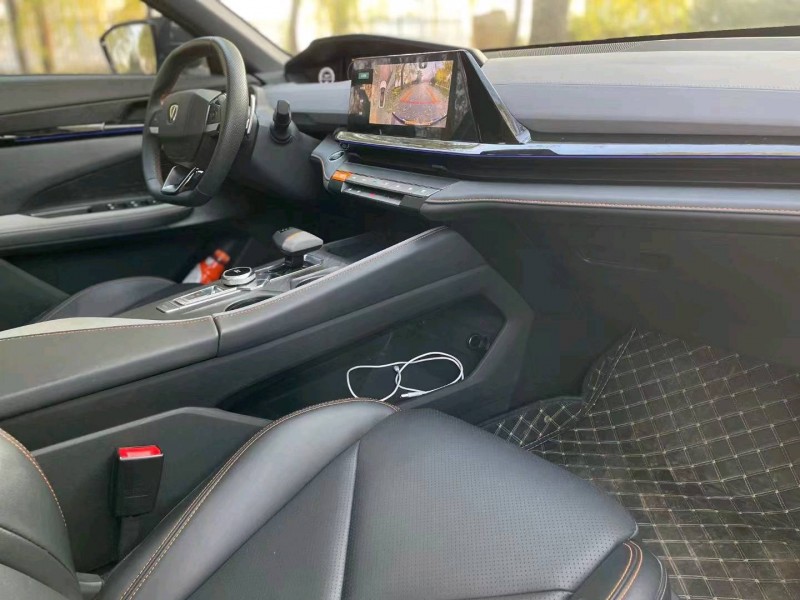 枣庄22年长安汽车UNI-V6