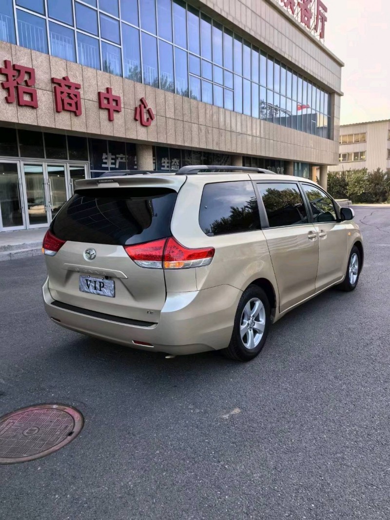 沈阳15年丰田塞纳9