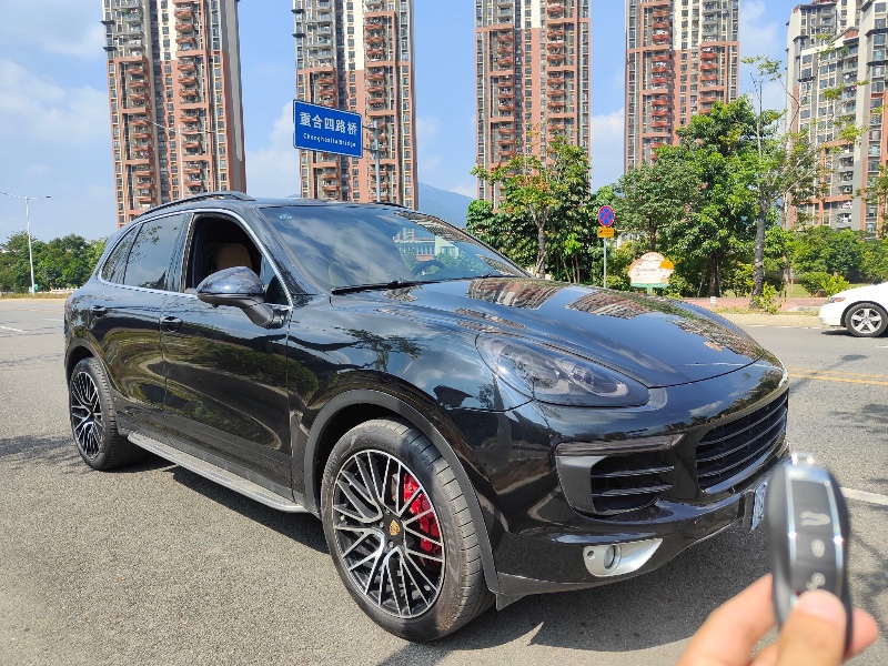 东莞17年保时捷卡宴2