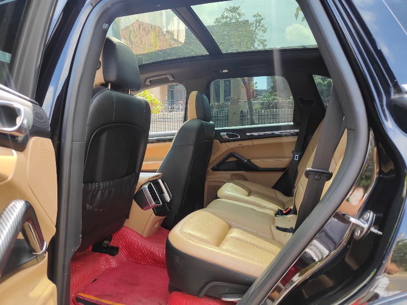 东莞17年保时捷卡宴6