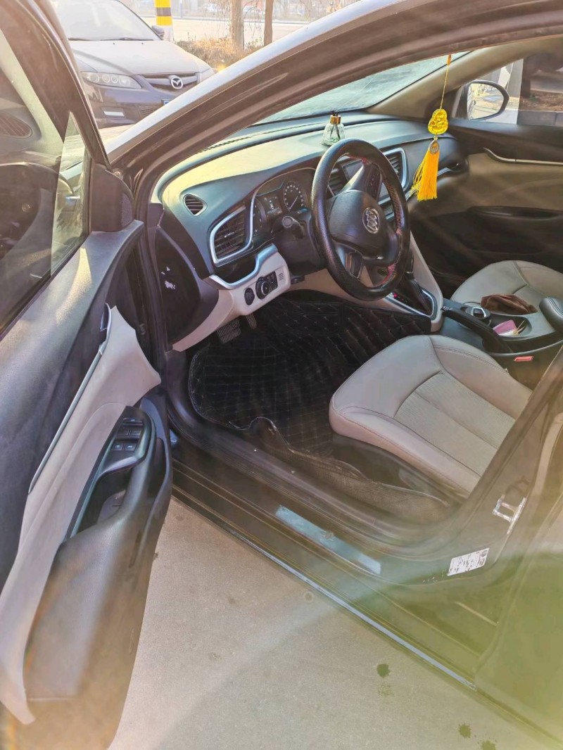 保定17年别克英朗5