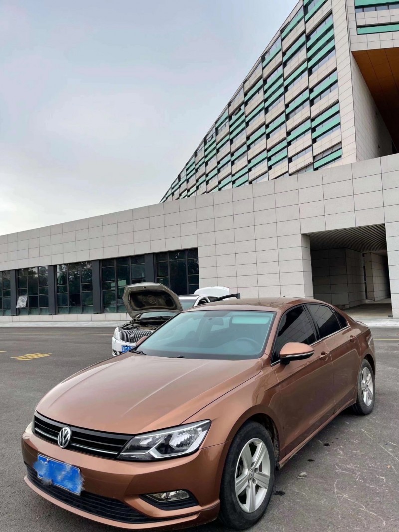 济南16年大众凌渡3