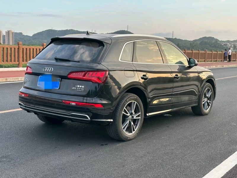 广州20年奥迪Q57