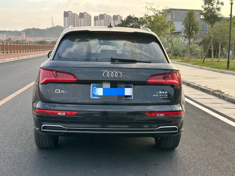 广州20年奥迪Q59