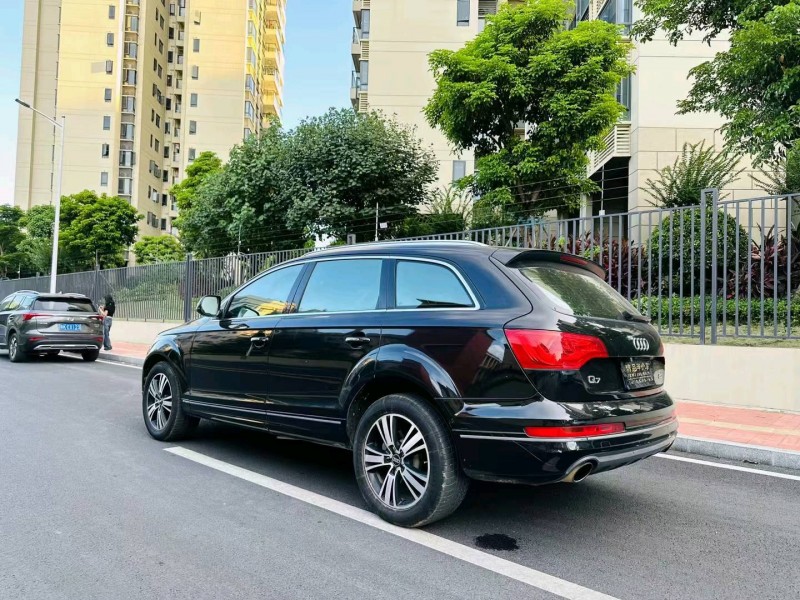 东莞12年奥迪Q76
