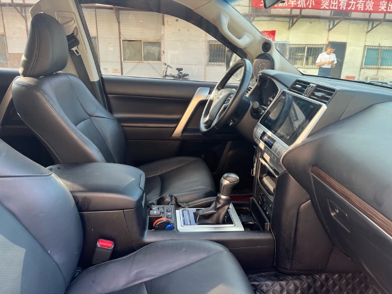 武汉20年丰田普拉多4