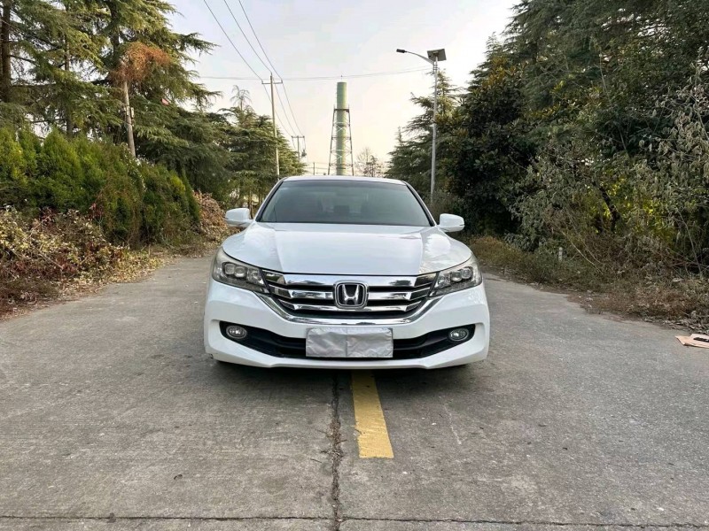 徐州13年本田雅阁1