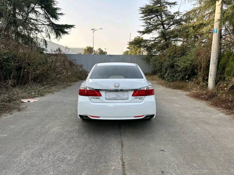 徐州13年本田雅阁9