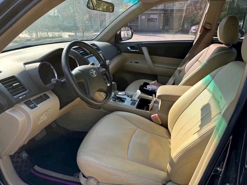 济南15年丰田汉兰达4