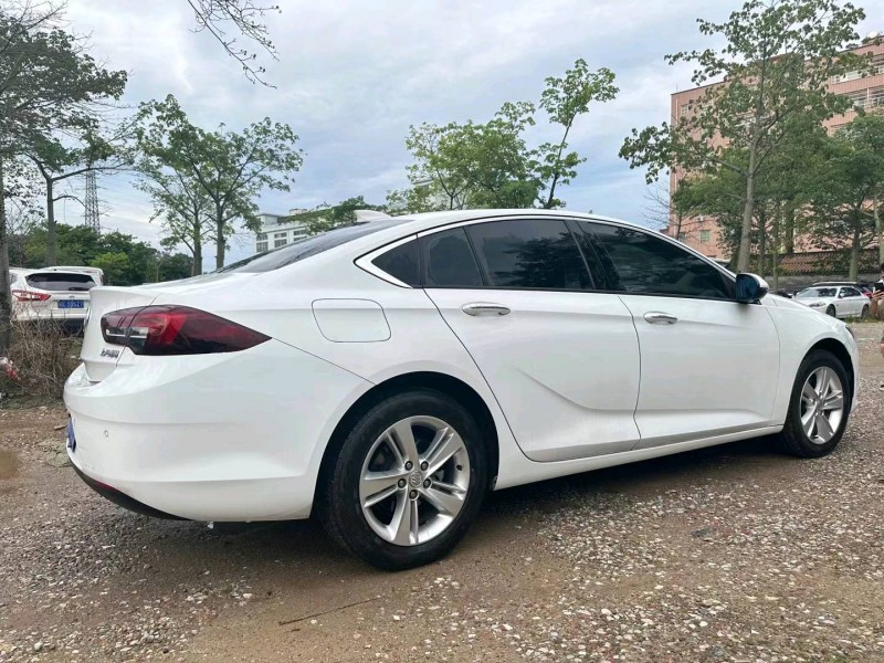 广州19年别克君威8