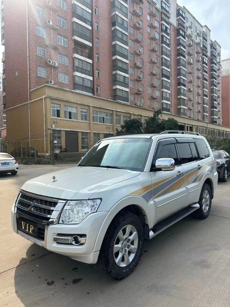 武汉20年三菱帕杰罗2