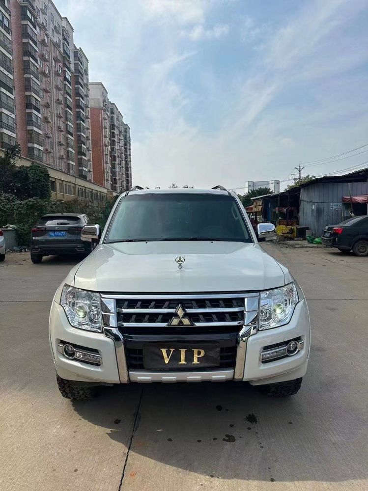 武汉20年三菱帕杰罗1