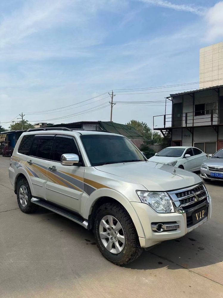 武汉20年三菱帕杰罗3