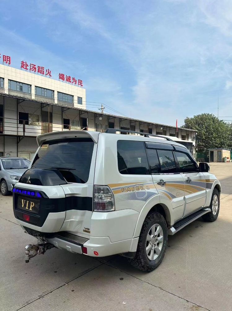 武汉20年三菱帕杰罗9