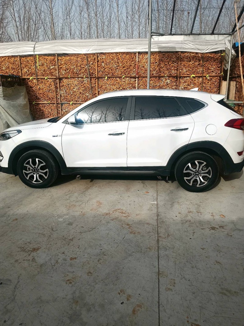 济宁17年现代途胜8