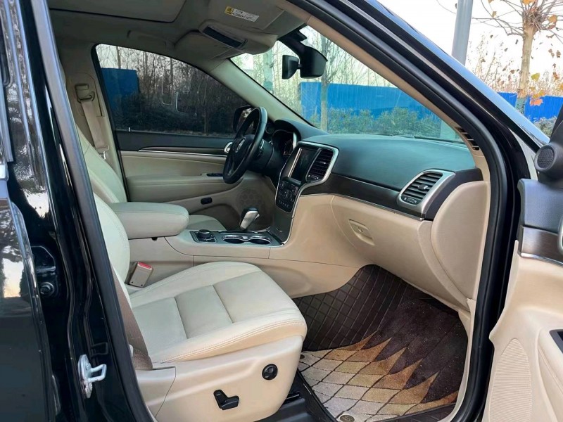 徐州19年Jeep大切诺基4