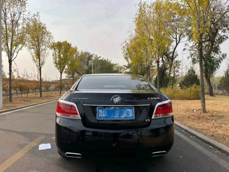 枣庄12年别克君越2