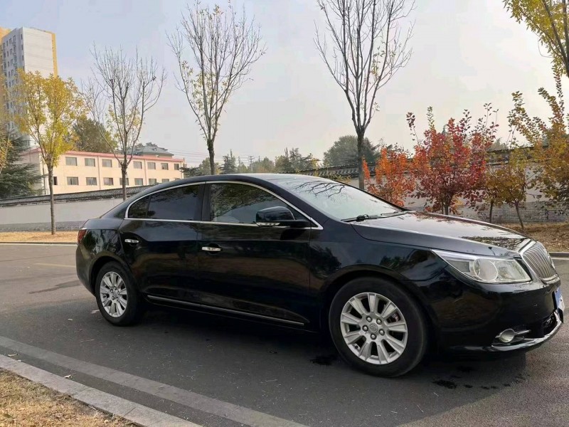 枣庄12年别克君越3