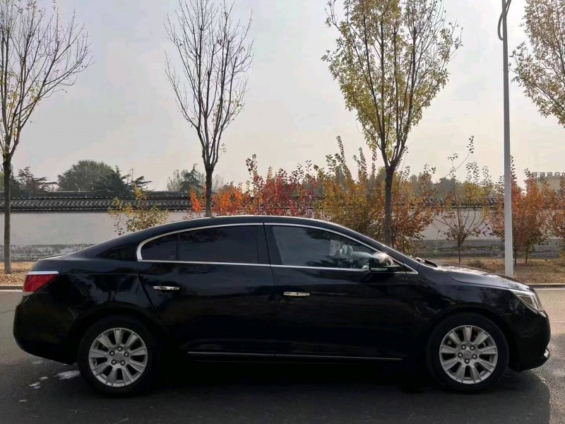 枣庄12年别克君越5