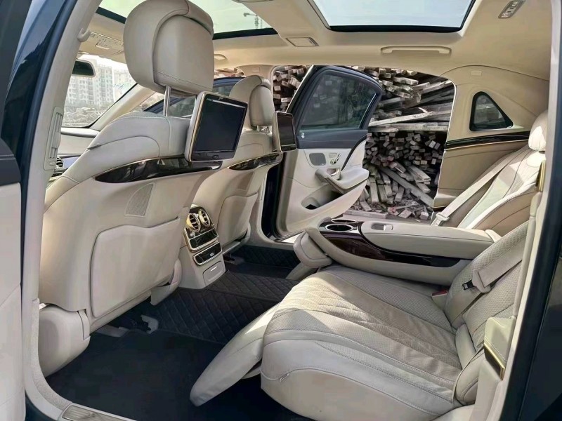 武汉17年奔驰迈巴赫S级9