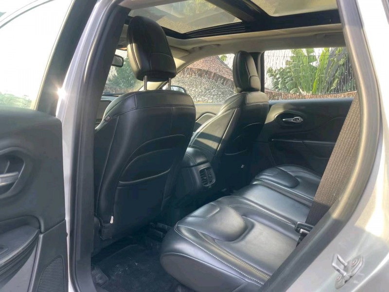 珠海16年Jeep自由光2