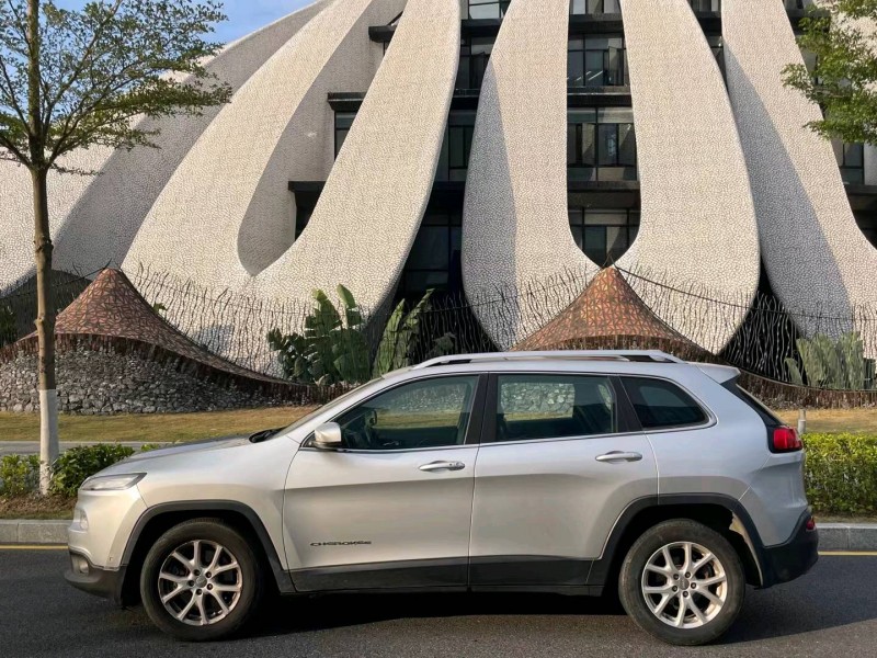 珠海16年Jeep自由光3