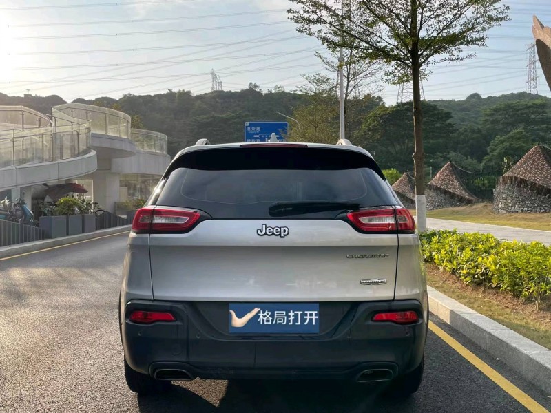 珠海16年Jeep自由光4