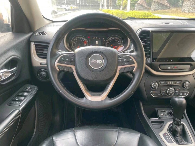 珠海16年Jeep自由光5