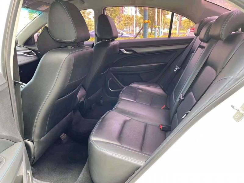 济宁19年吉利帝豪EV4