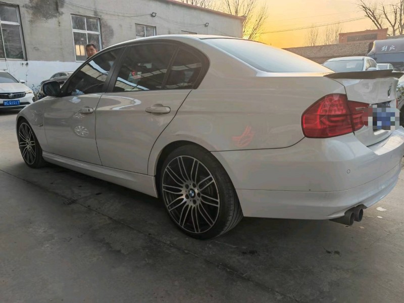 保定12年宝马3系8