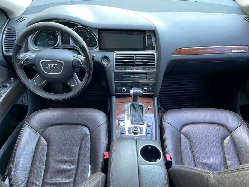 济宁12年奥迪Q75
