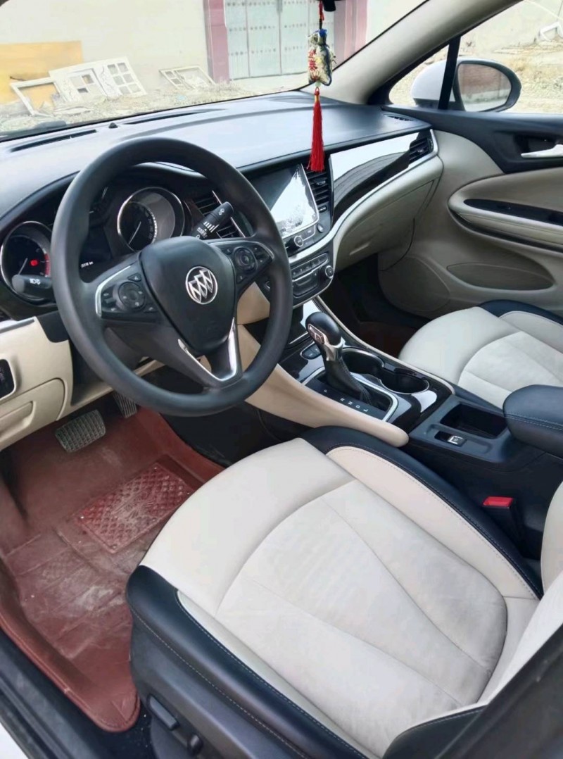 保定19年别克威朗4