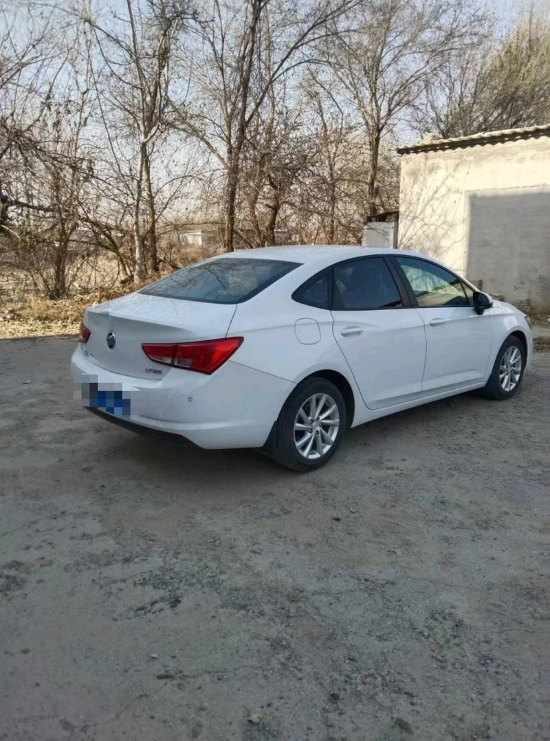 保定19年别克威朗6