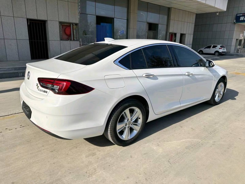 济宁20年别克君威8