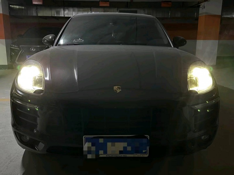 黃山15年保時捷Macan1