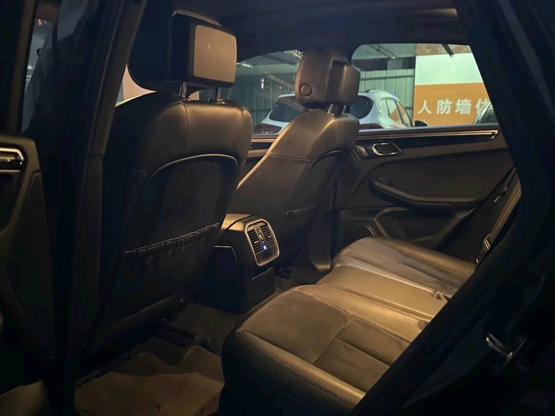 黃山15年保時捷Macan4