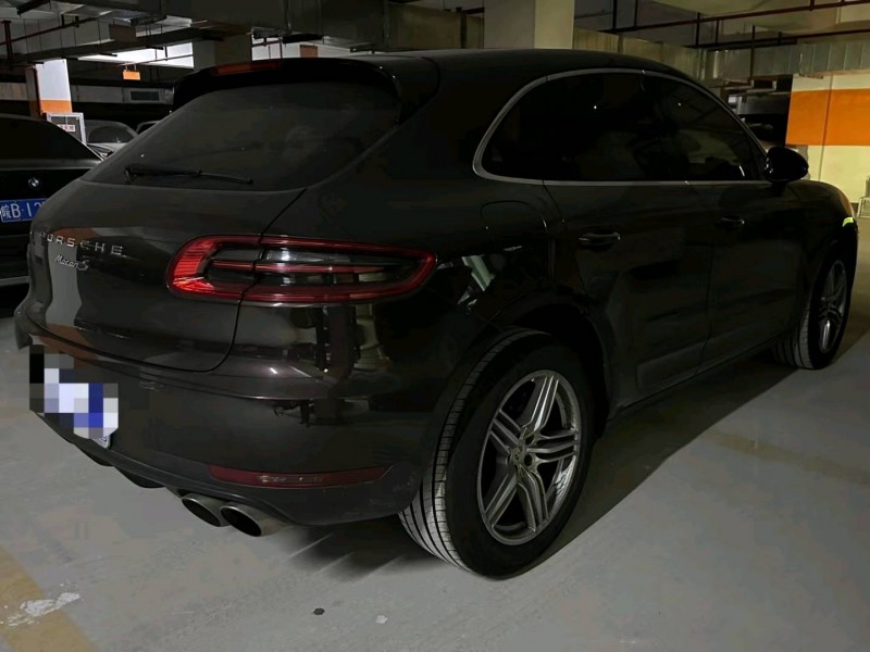 黃山15年保時捷Macan9